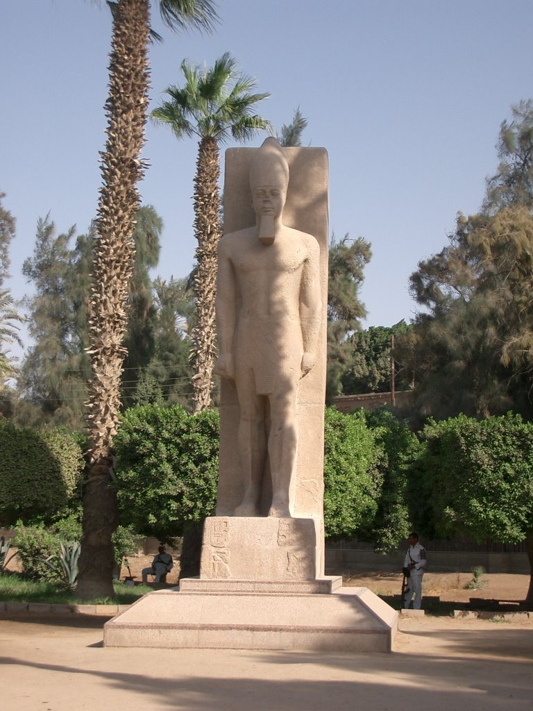 Memphis Statue of Pharao by Uwe Kahl