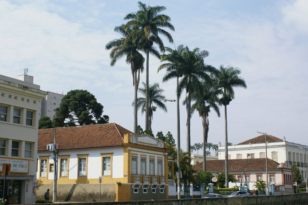 Casarao Centro - Sao Joao Del Rei by Fernando Bezerra