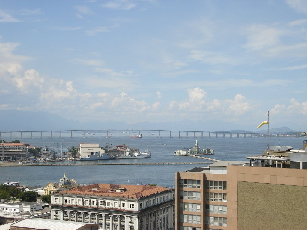 Ponte Rio-Niteroi e Ilha Fiscal by Valter Auster