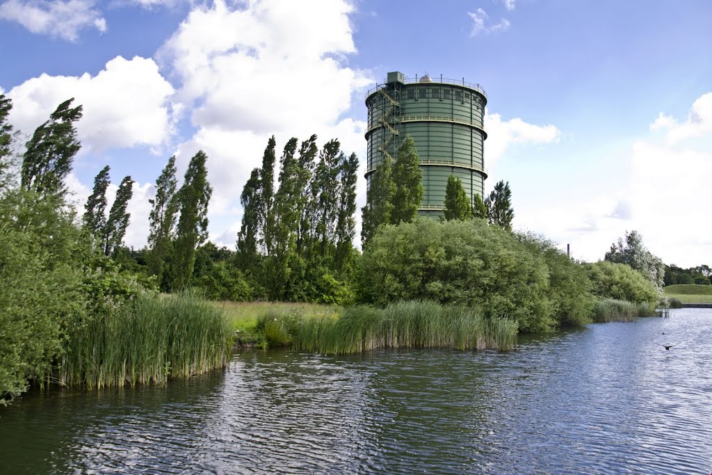 Gasometer - ulk by Rick Lierhaus