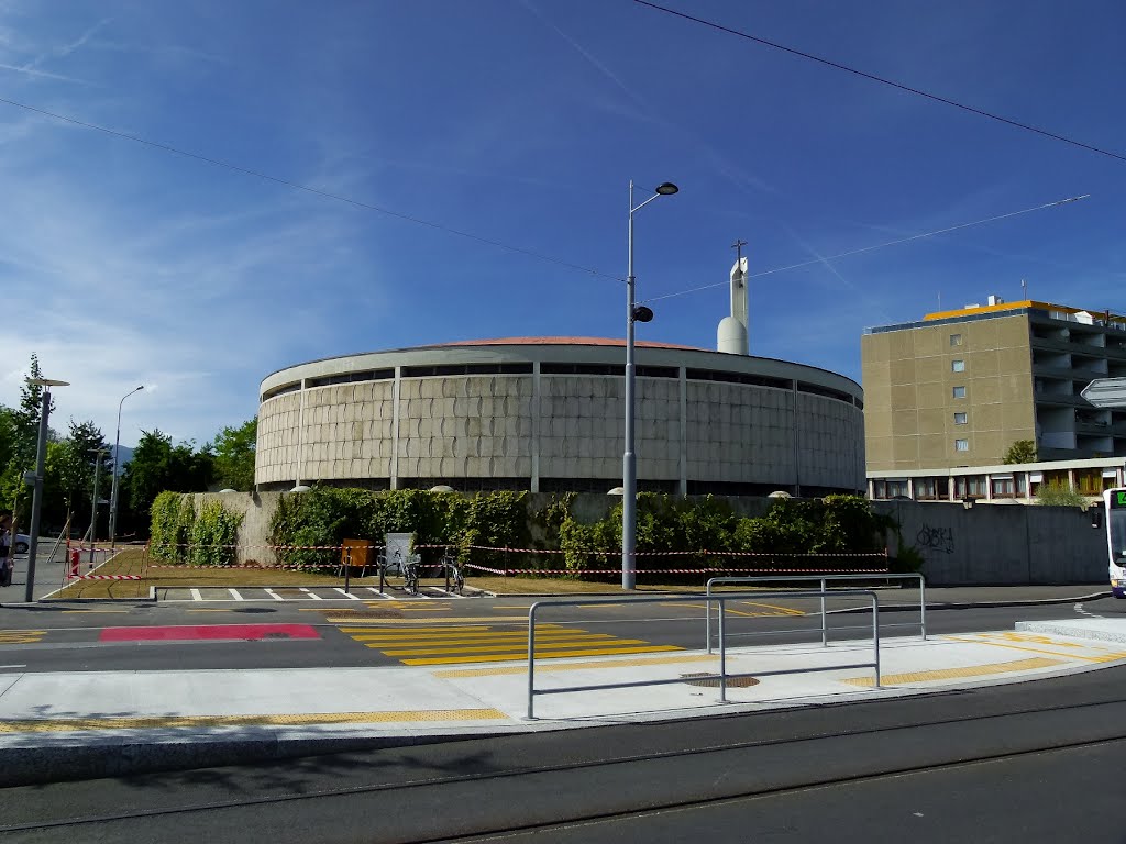 Onex - Eglises et Salle des spectacles onésiens by Magda GHALI