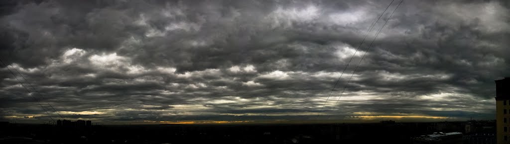 The thunder clouds over the city / Тучи над городом by Tikhon Butin