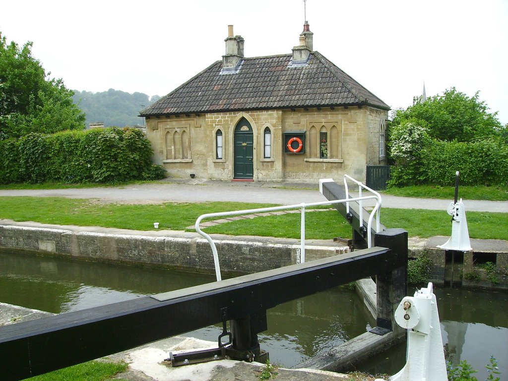 Lock at Kennett & Avon Canal. by Bob&Anne Powell