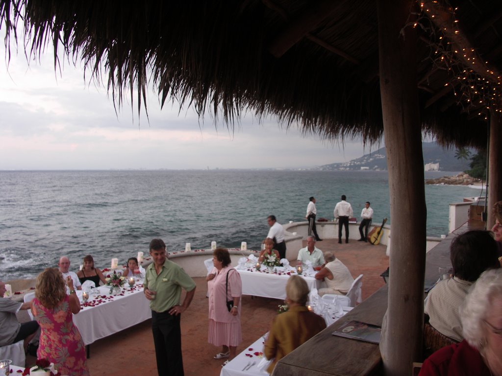 The Palapa Restaurant at Girasol Sur Nov 2006 by Itunes Brian