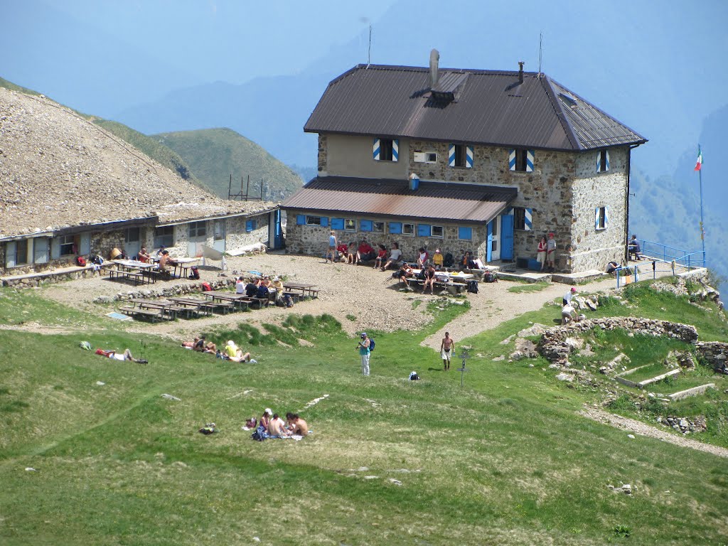 Rifugio Grassi by Giorgio Garattoni