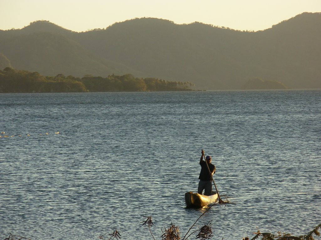 Cujuapa, Lago Ilopango by Daniel chavez castro