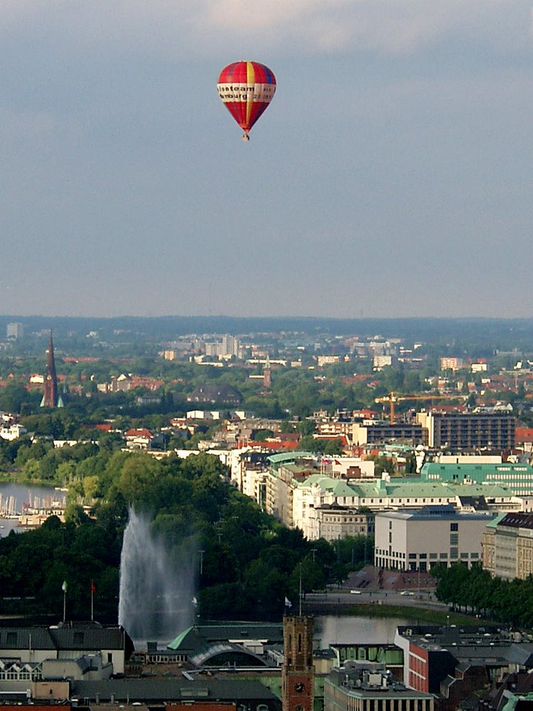 Ballon über Hamburg by yachty