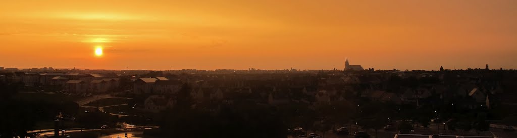 Coucher de soleil sur Chartres et Le Coudray by zambetti salvatore