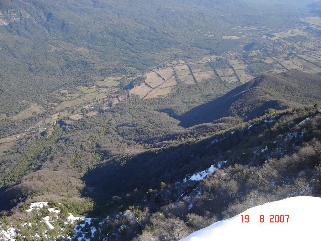 Vista del cajon de Rabones, Colbun by Néstor del Campo