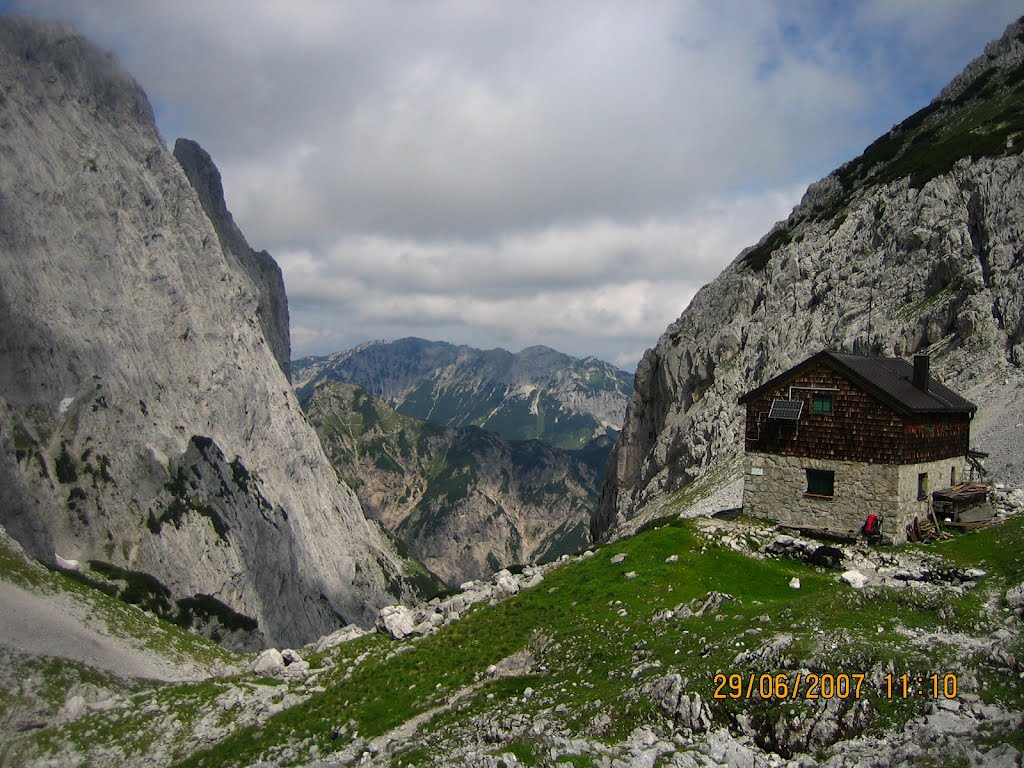 Fritz Pflaum hütte by Johann15