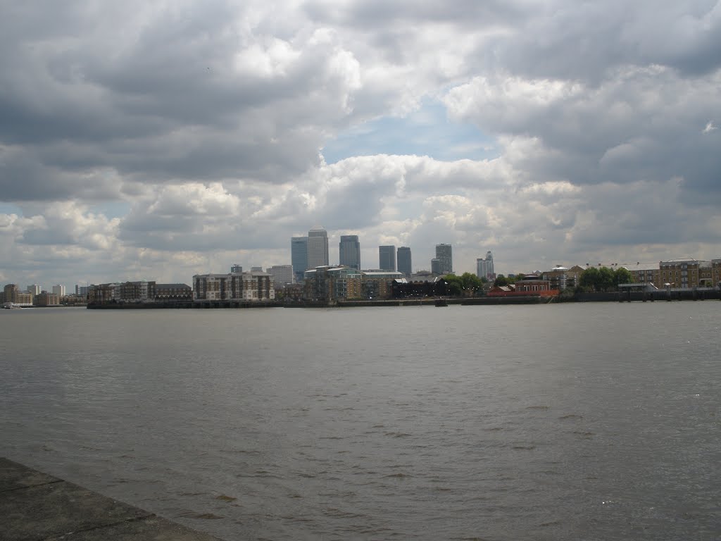 Canary Wharf from Wapping by Stuart Keenan