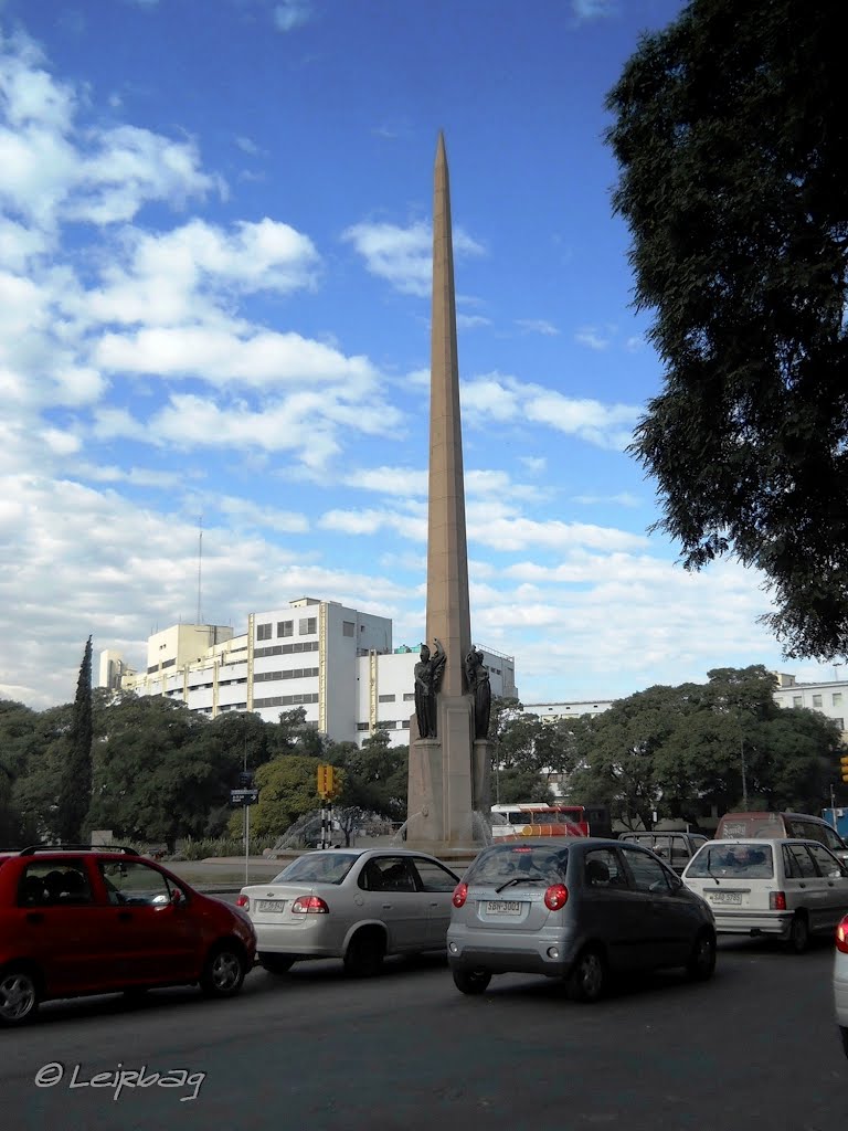 El Obelisco a los Constituyentes en Montevideo - 18 y Bv Artigas by Gabriel Hernan (►Leirbag)