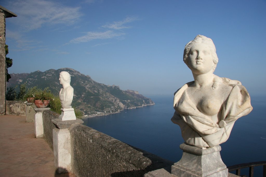 Ravello (villa Cimbrone) by fredthellier