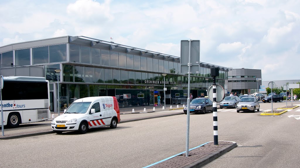 Airport Eelde, Terminal by Jan Lalkens