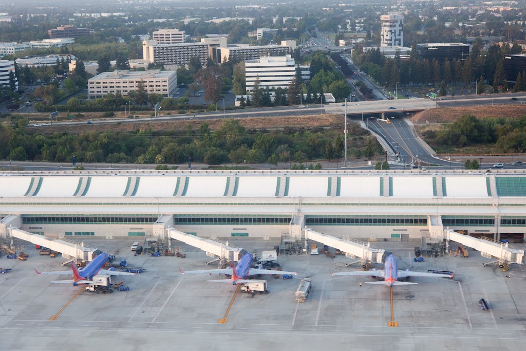 San Jose International Airport, CA by peace-on-earth.org