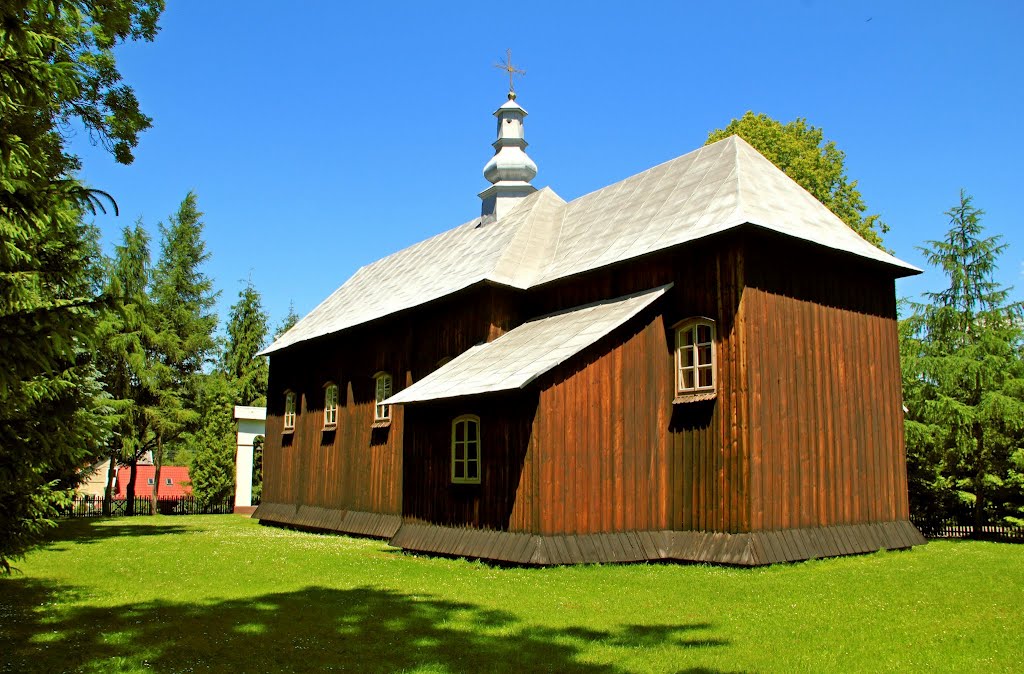 Cerkiew Michała Archanioła w Brzegach Dolnych . Obecnie rzymskokatolicki kościół parafialny pw. Matki Bożej Różańcowej. Wybudowana w 1844 r. by grzegorzd80