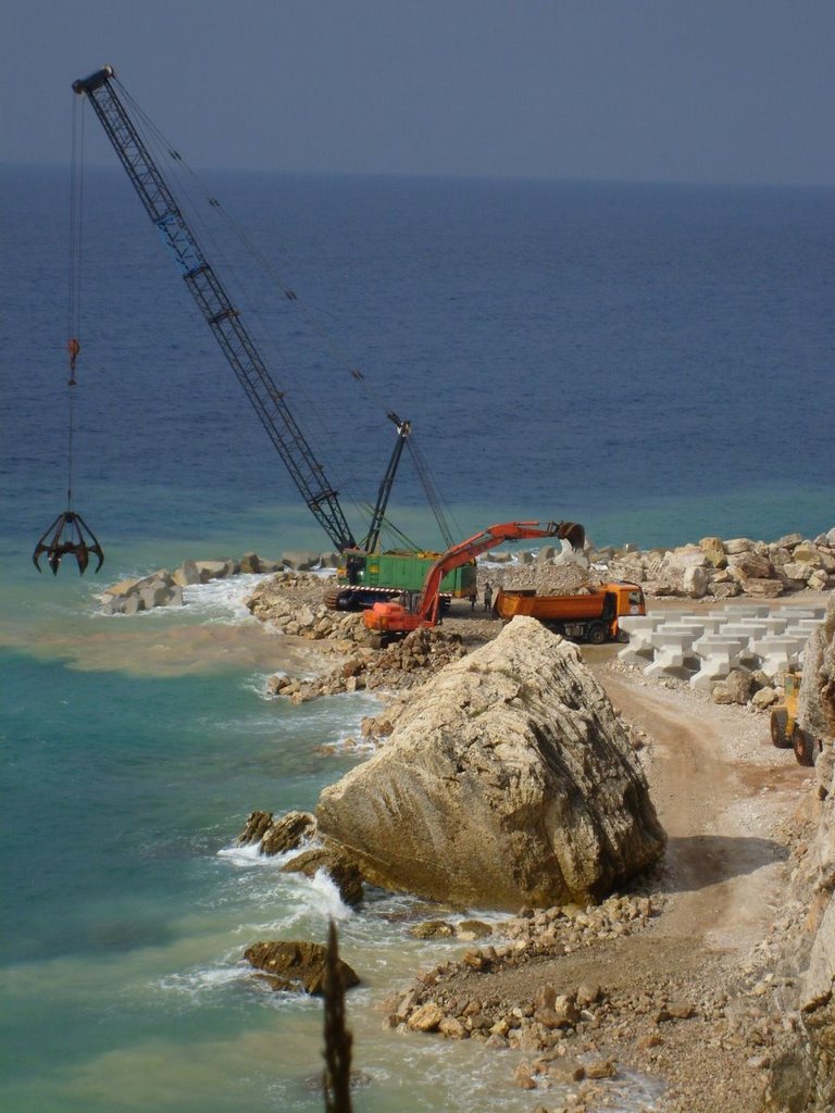 Petrovac, gradilište na obali by Dejan Kovačević