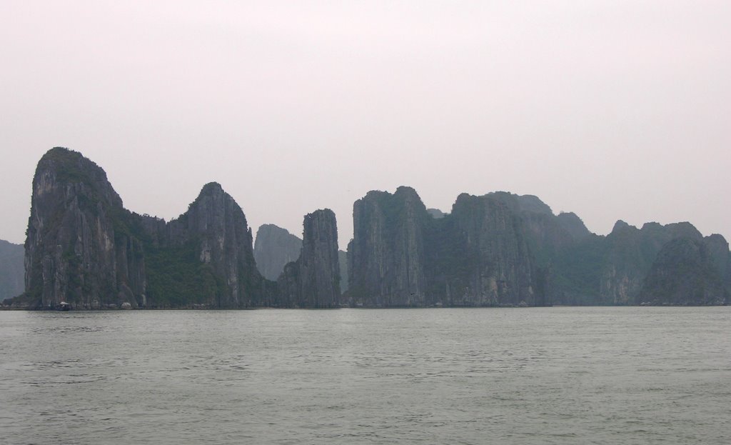 Ha Long bay by Paolo Grassi