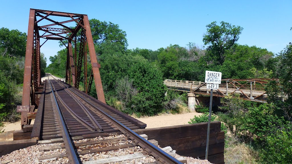 2012_05-26_Indiahoma Oklahoma_P1040262_Post Oak Creek RR Bridge by lightbenders