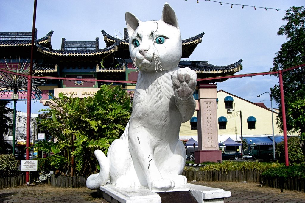 Great Cat of Kuching Statue in South Kuching City, Sarawak (Malaysian Borneo) by USC