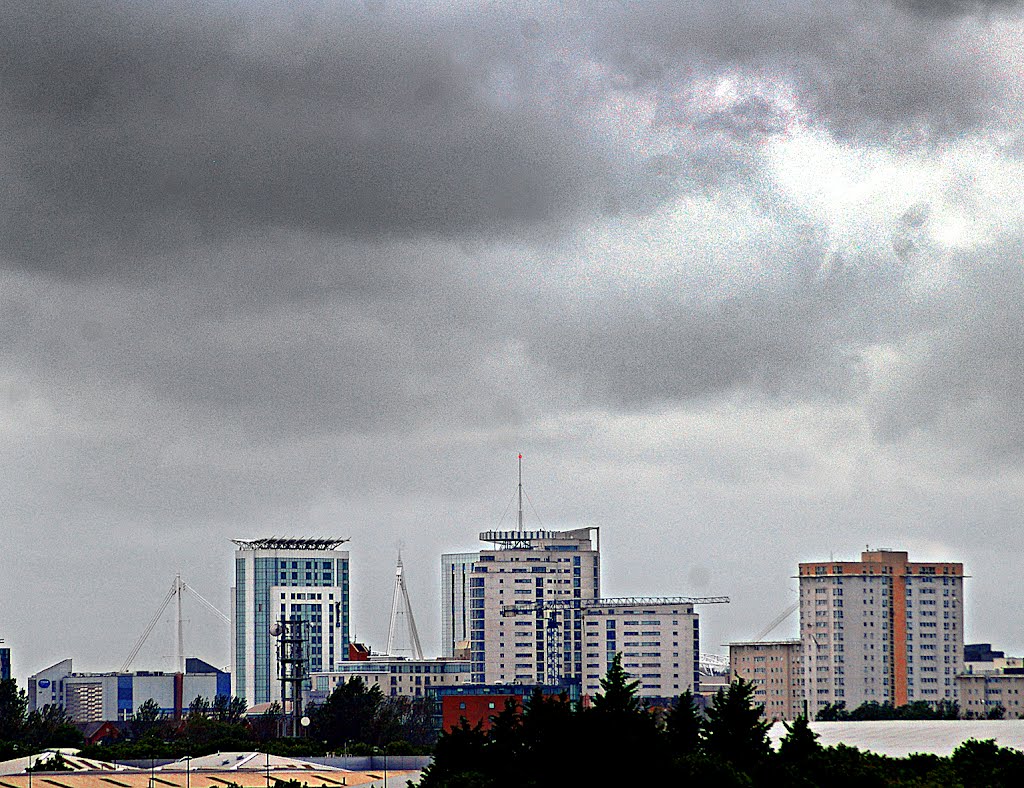 Summer's day in Cardiff : ( by anthonyjames