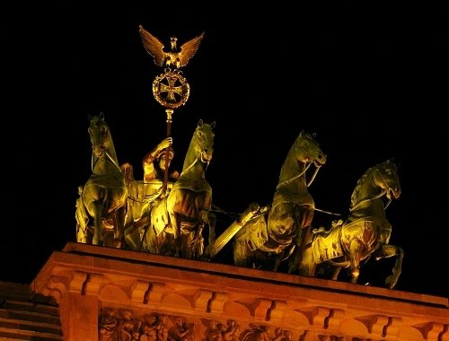 Berlin #35 Quadriga auf dem Brandenburger Tor #1 by Artur Ziembaczewski