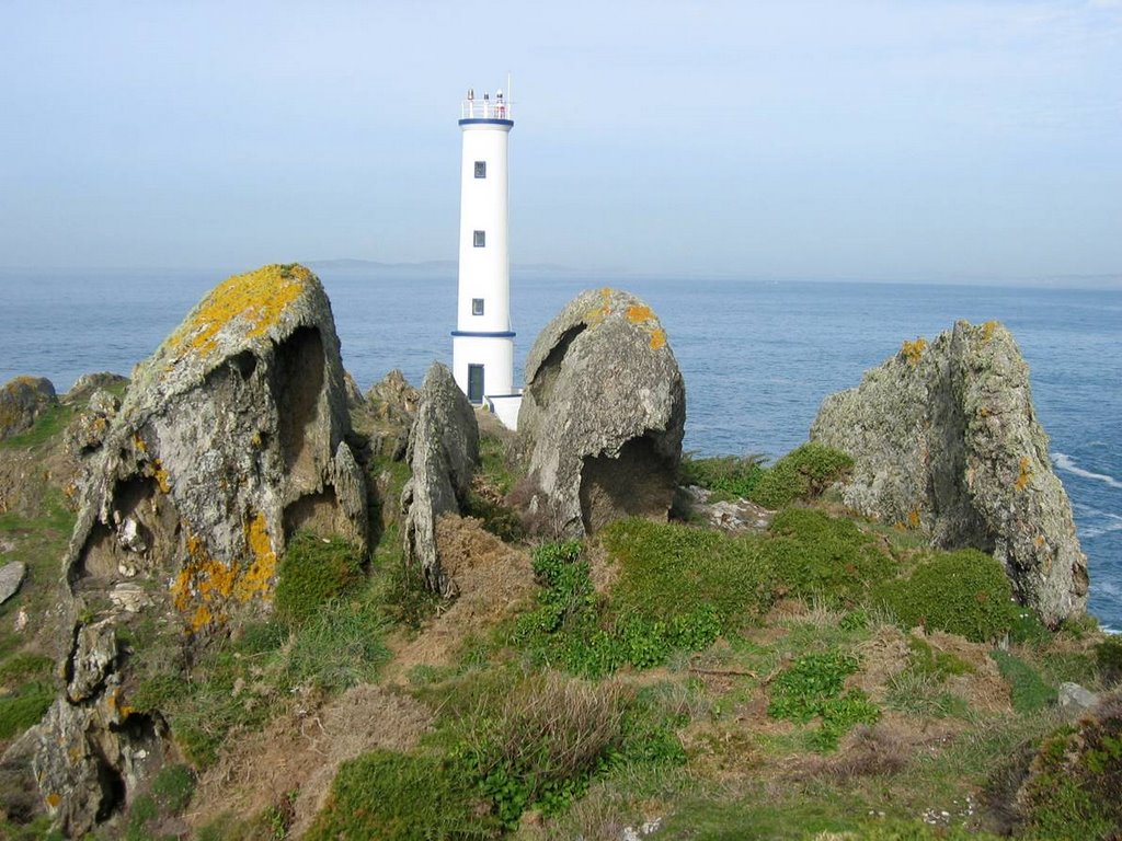 Faro en Cabo Home (Pontevedra) by La Casa del Chiflón