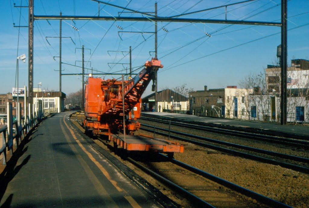 Southbound Amtrak Crane at Elizabeth, NJ by Scotch Canadian