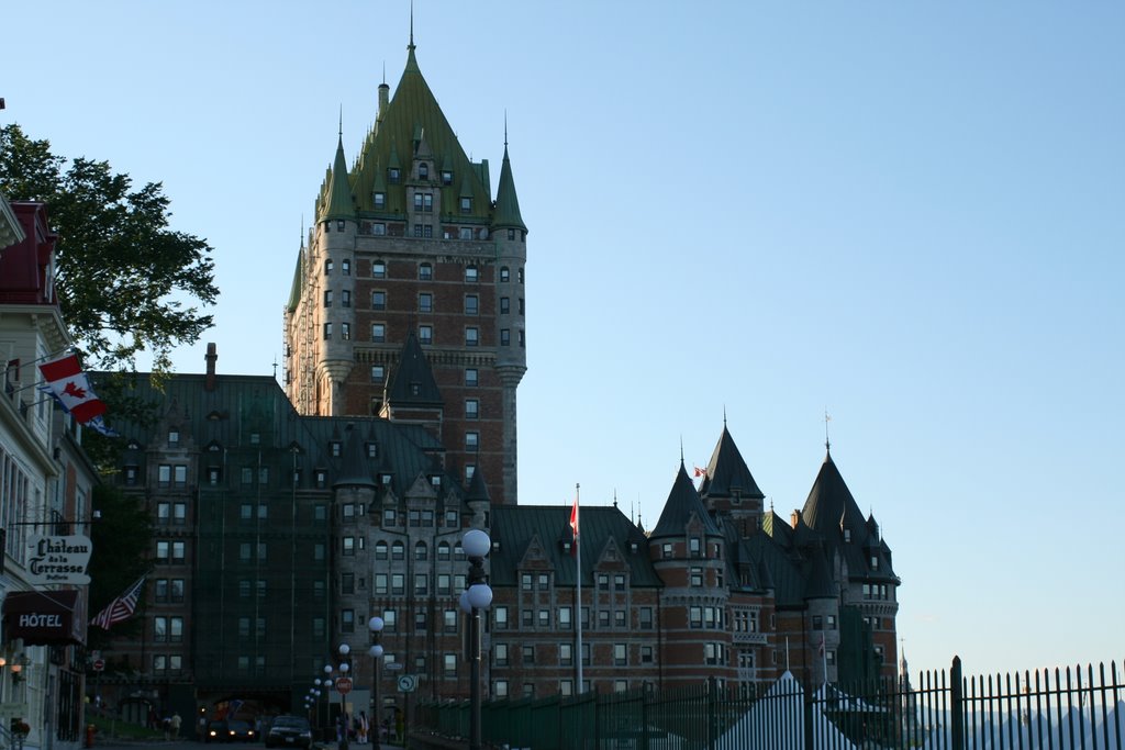 Chateau Frontenac, Québec by Benoit Guertin