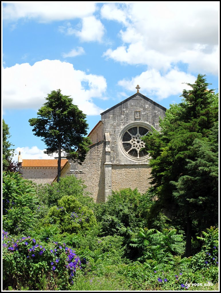 Santarém, traseira Igreja Santa Clara / back end of church by Voar Alto