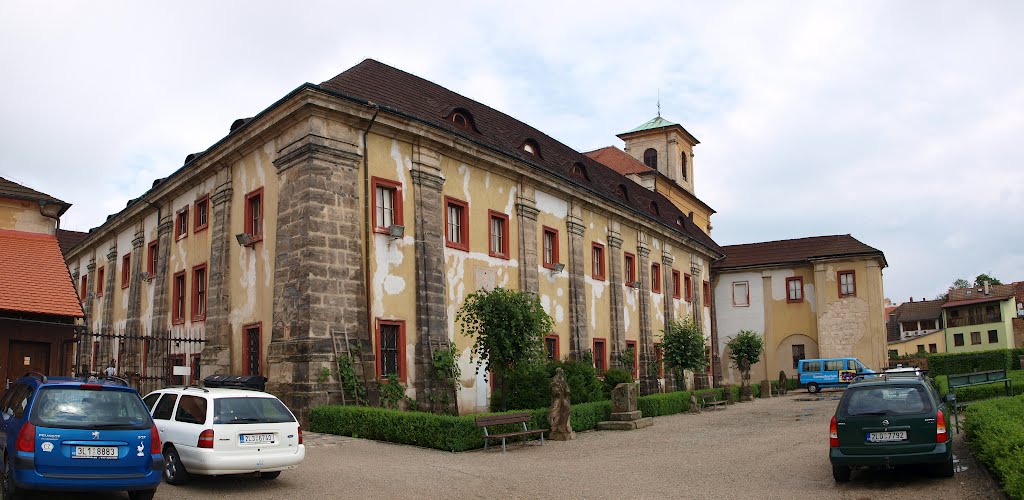 Býv. augustiniánský klášter, zal. r. 1627 Albrechtem z Valdštejna, Vlastivědné muzeum a galerie v České Lípě by Pavel Kacl