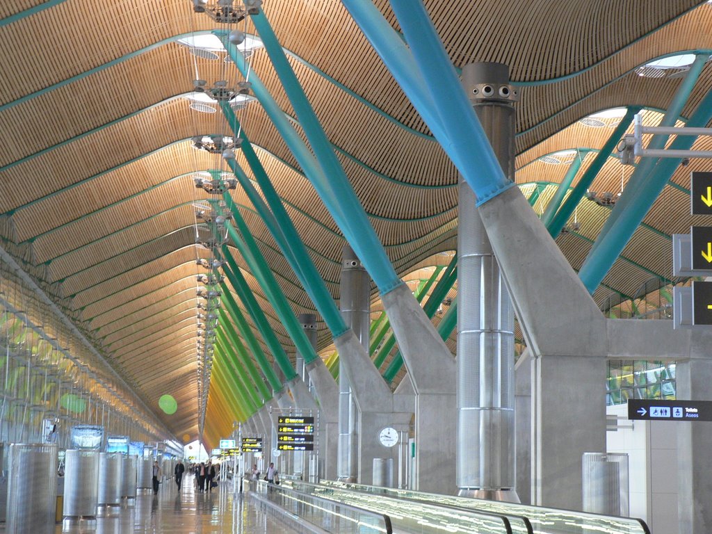 Madrid Barajas Airport Terminal 4 by acheisserer