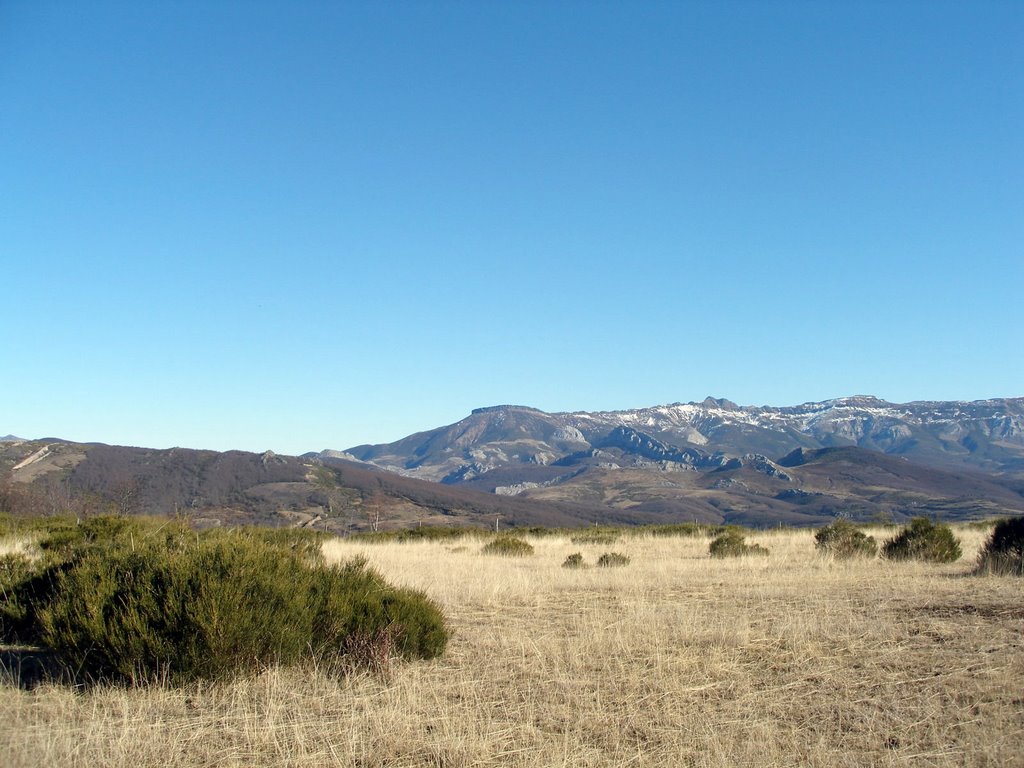 TRAVESIA LEBANZA (Pueblo) - LORES 25 by Alfonso Somoza de la…