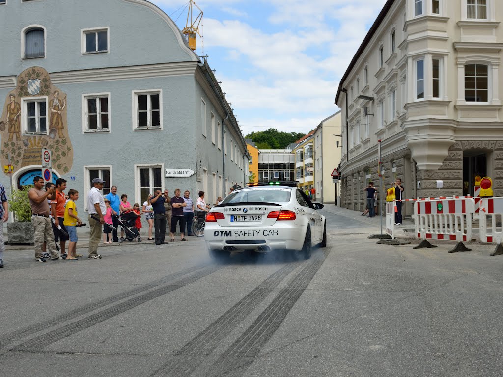 BMW-DTM Pilot Bruno Spengler erneuert die "Straßenmarkierung" by Toni Schröttner