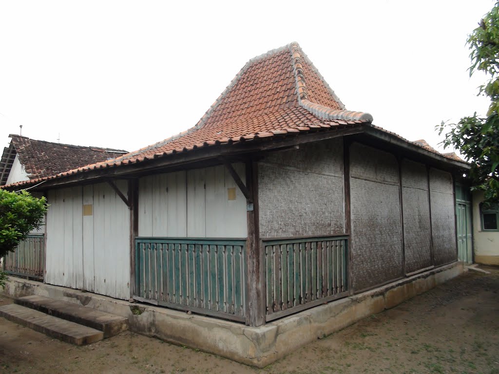 Rumah jl. gamelan lor by eddy sumarjono