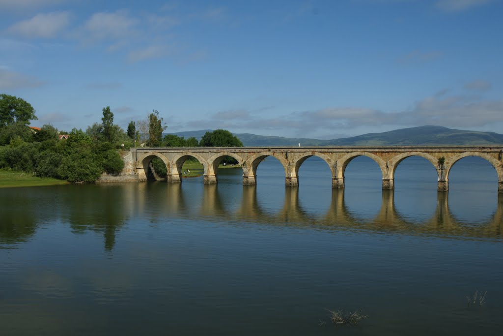 Изображения в добыче Эбро. Reflejos en la presa del Ebro. by Jabrus