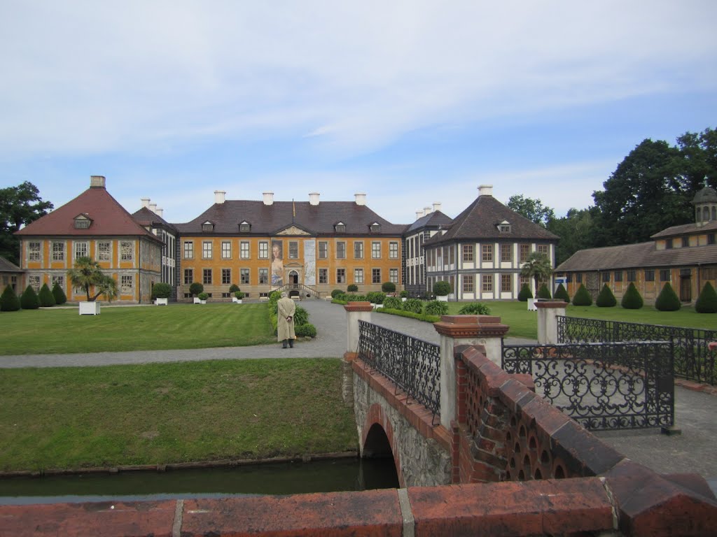 Schloss Oranienbaum Juni 2012 by bergameise