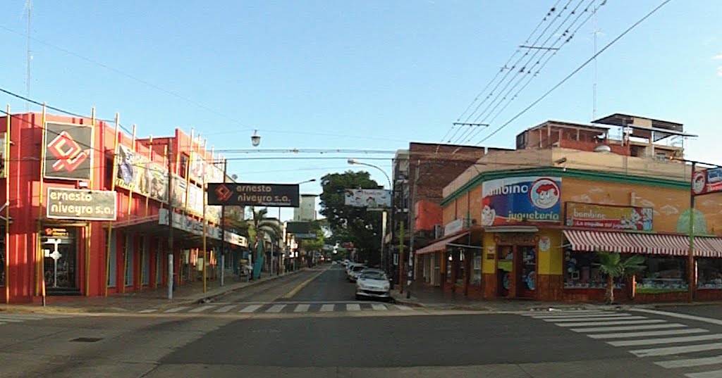 Esquina de Ayacucho y Salta hacia el sur. by chaporriste