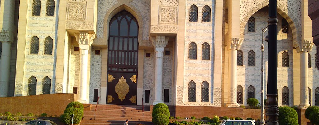 Entrance, deportment of Justice Al Madinah by Jawed Hasan