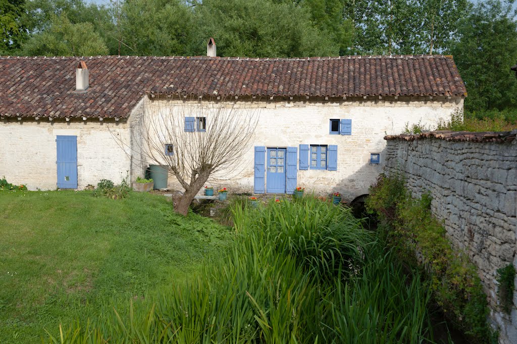 17 COURCERAC Moulin à eau, ancienne dépendance du Logis de Bardon by Joël Baijard