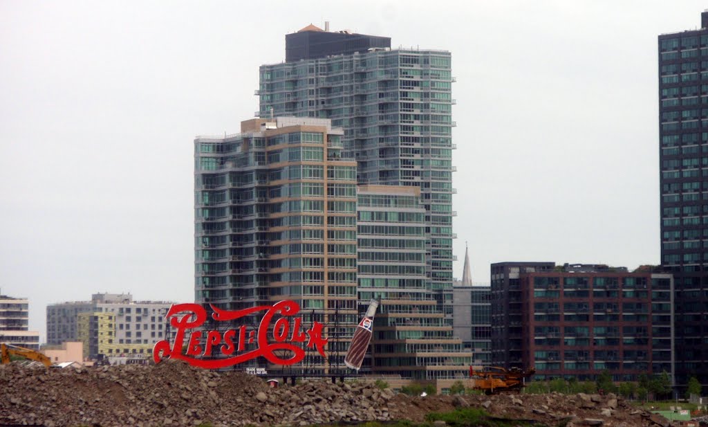 Long Island City,the iconic Pepsi Cola sign.2010. by Gaelle VDB