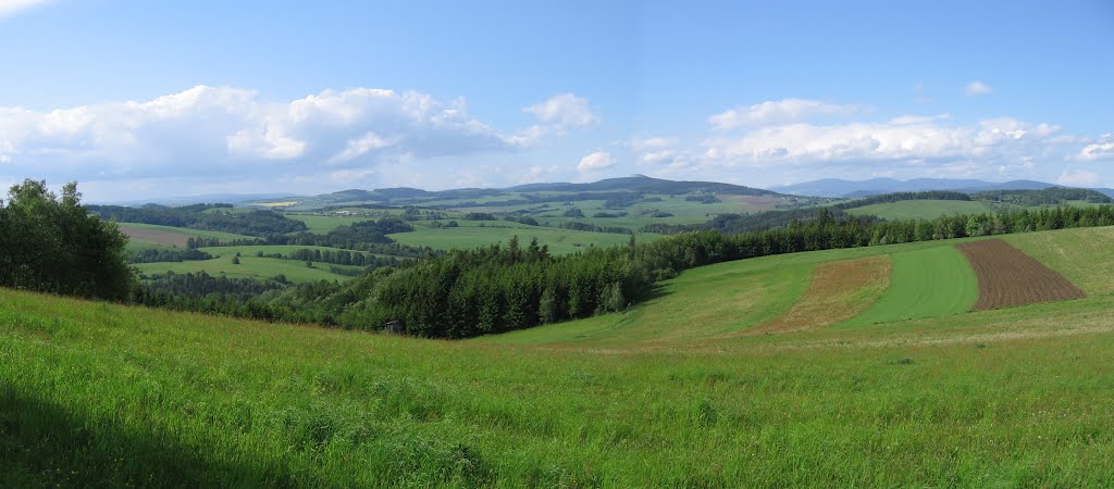 Pohled z Lázku na Suchý Vrch a Kralický Sněžník by juvla