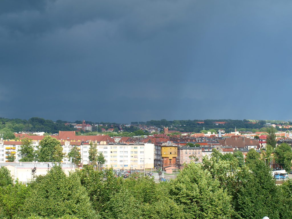 Deszczowa chmura nad Słupskiem by Wacław Stasiło