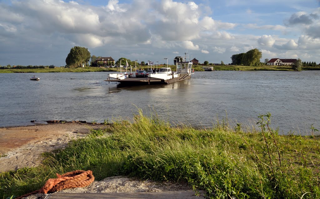 Neder-Rijn bij Opheusden by Jan Visser