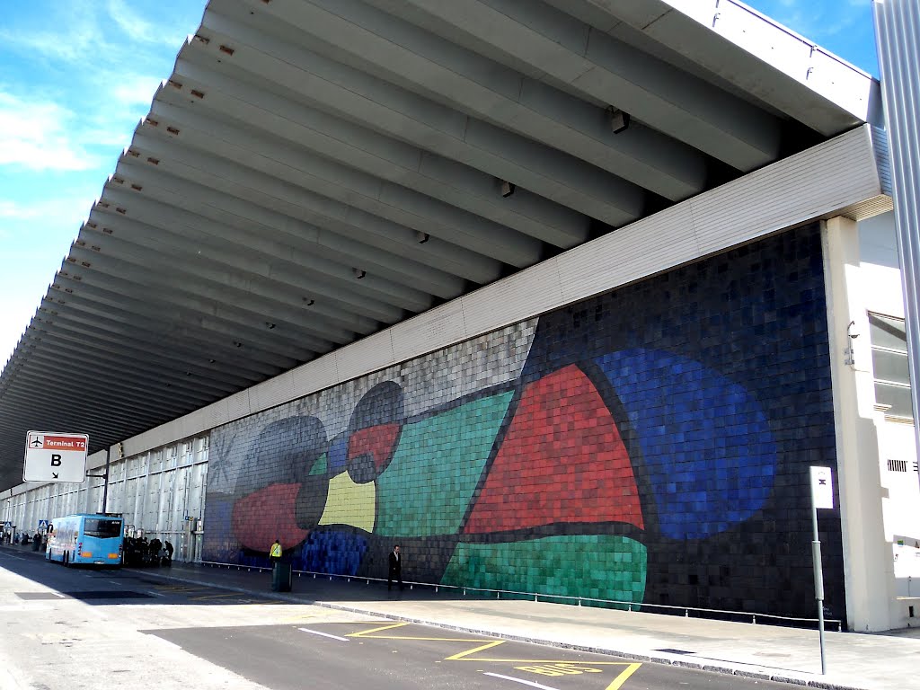 Miró no Aeroporto de Barcelona by RNLatvian