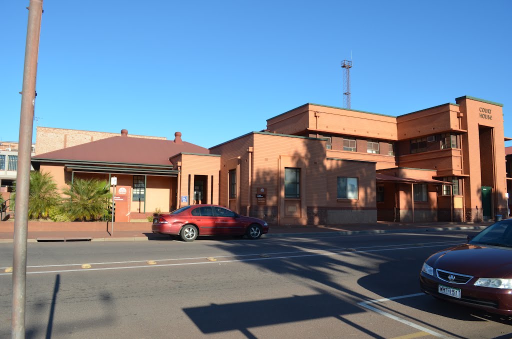 Not so busy at Courthouse Whyalla by Geniene Prater