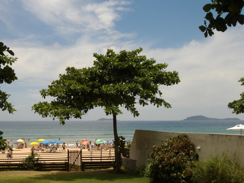 Praia de Geribá ao Fundo - Búzios - RJ by Gláucio Dutra Rocha