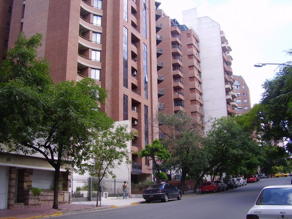 Calle Paraná, Nueva Córdoba by Gustavo Alterio