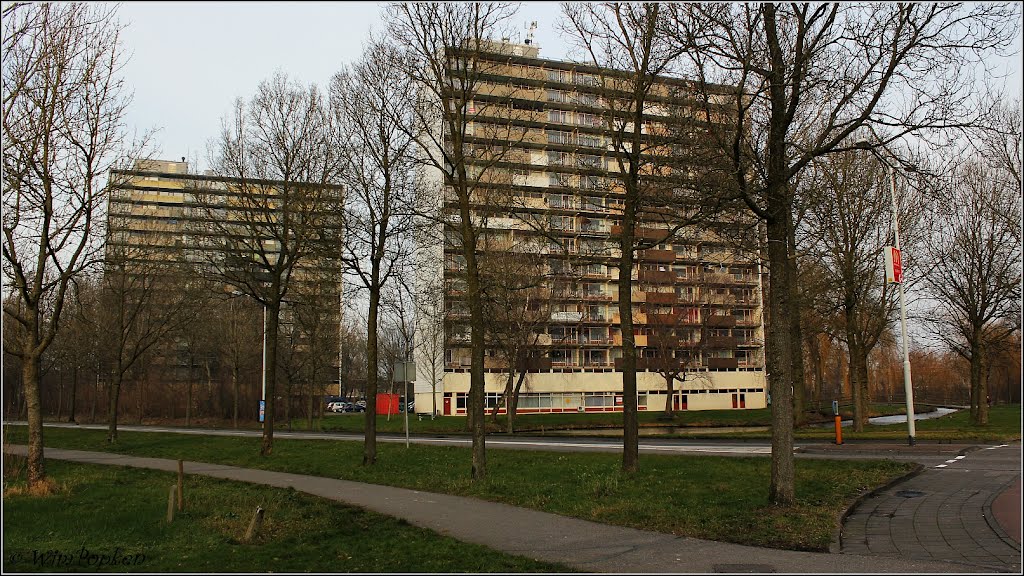 De Muntflats Heerenveen by Wim Popken