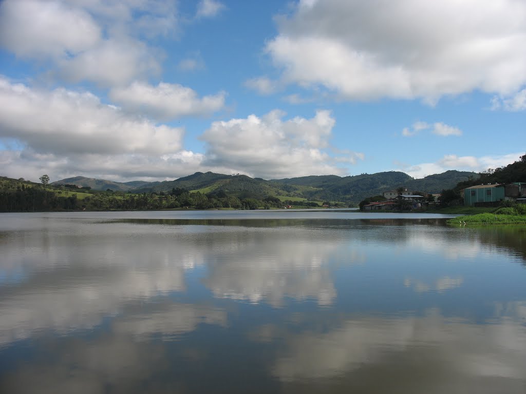 LAGO DE FURNAS EM CAPITOLIO by claudiusfotos